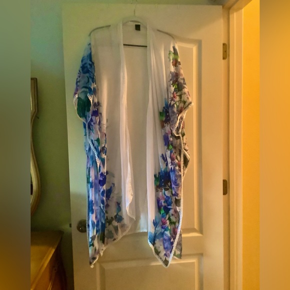 Coverup light weight sheer white w flowers 🌺 size OS lined with dots ope - Picture 1 of 16